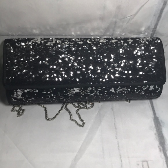 Evening clutch with silver chain strap. - Picture 1 of 7